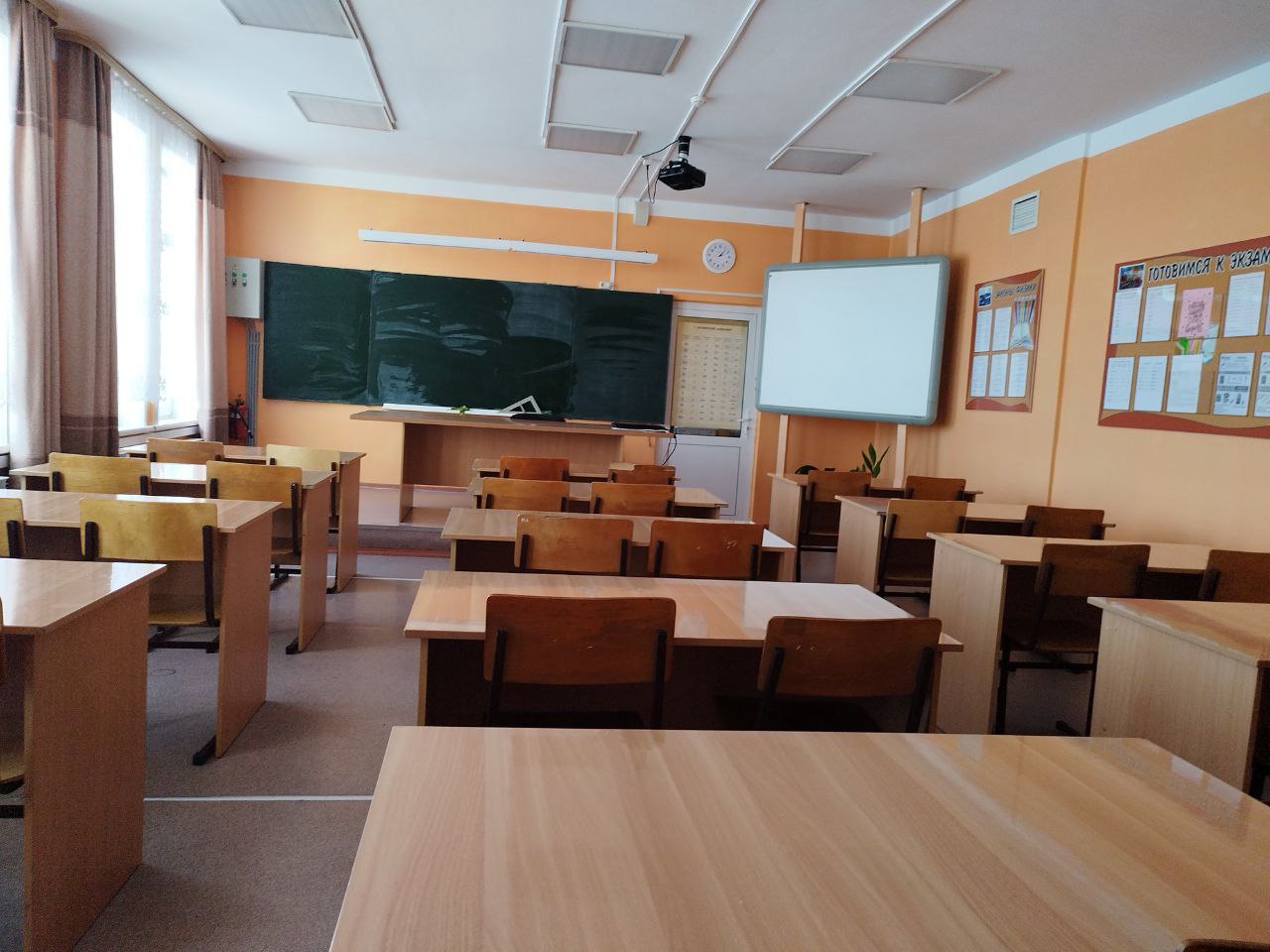 Изображения кабинета физики.